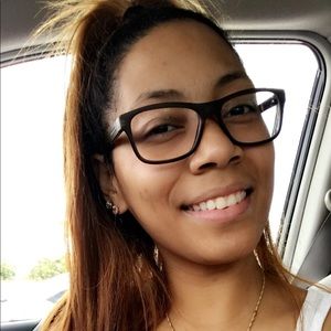 Meet your Posher, Monica